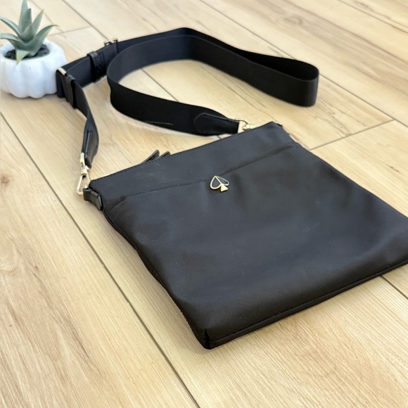 ♠️ Kate Spade Classic Black Nylon Crossbody Bag - Picture 3 of 7